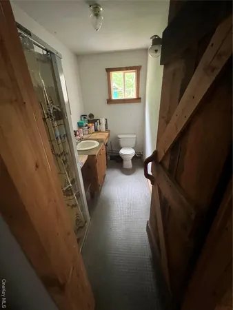 a view of entryway and livingroom