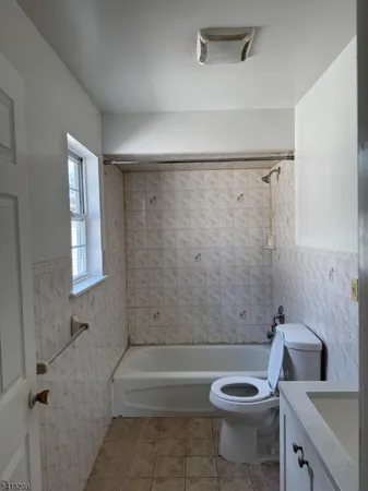 $2,700 | 39 Hedden Terrace, Newark, NJ 07108