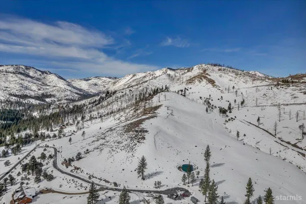 a view of a very nice looking space