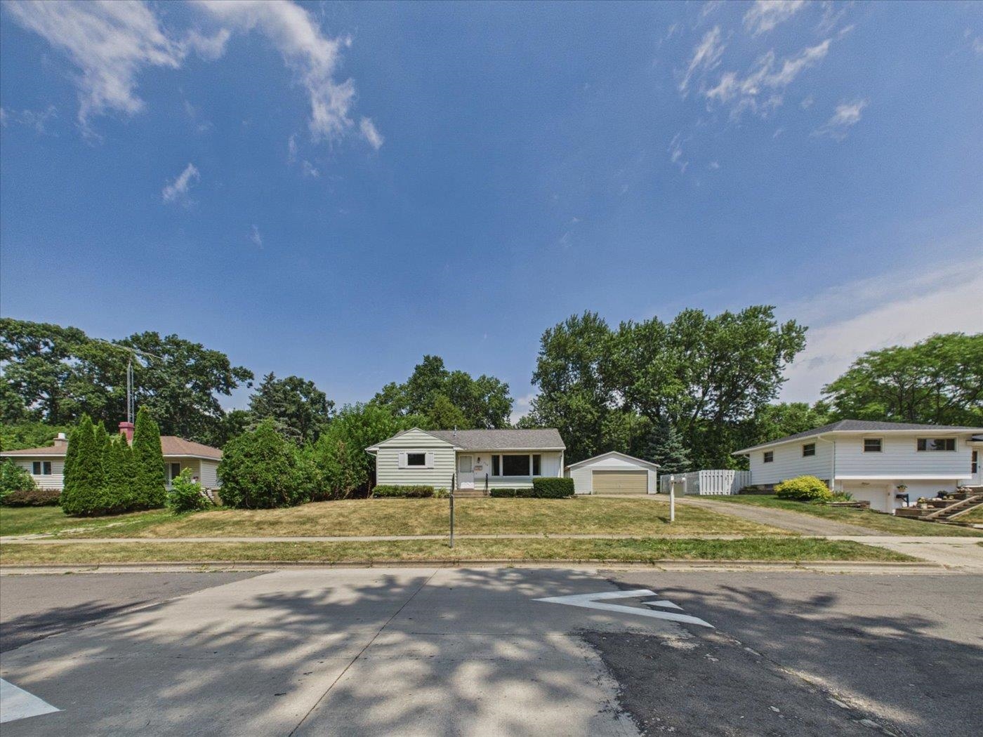 1710 Thackeray Road Madison, WI 53704 - Photo 3 of 45