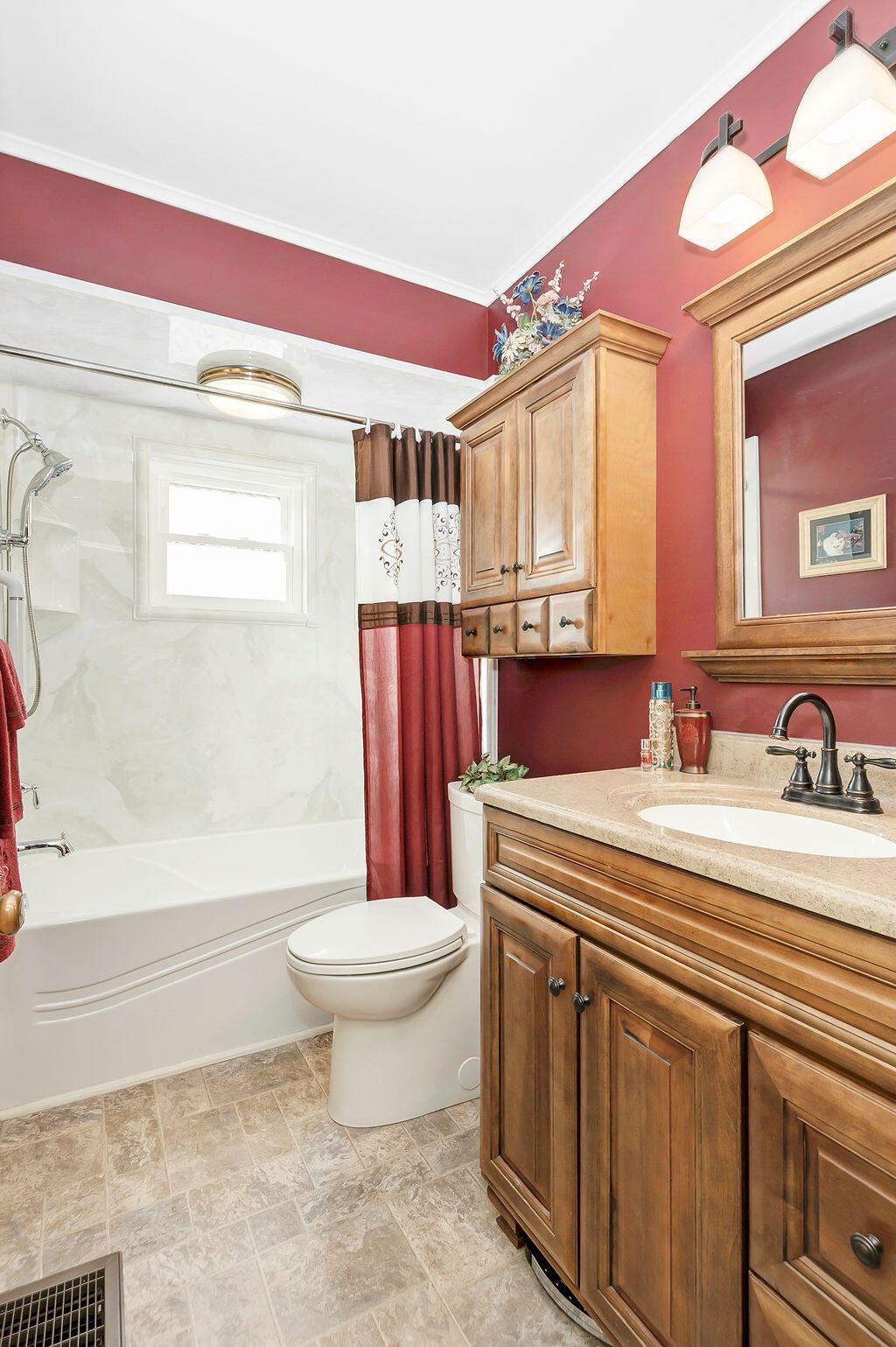 975 Bernhard Road Columbus, OH 43213 - Photo 18 of 46 18-BathroomOne