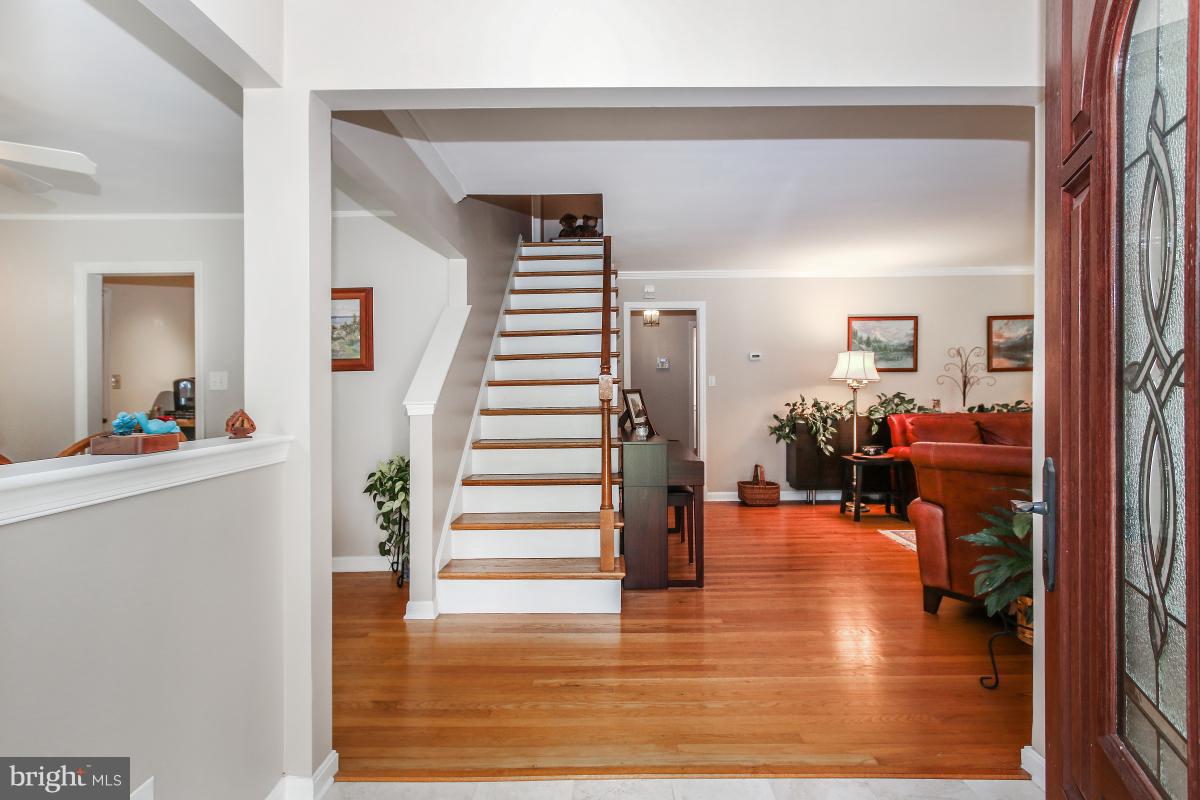801 Midland Road Silver Spring, MD 20904 - Photo 2 of 30 Beautiful entryway/foyer