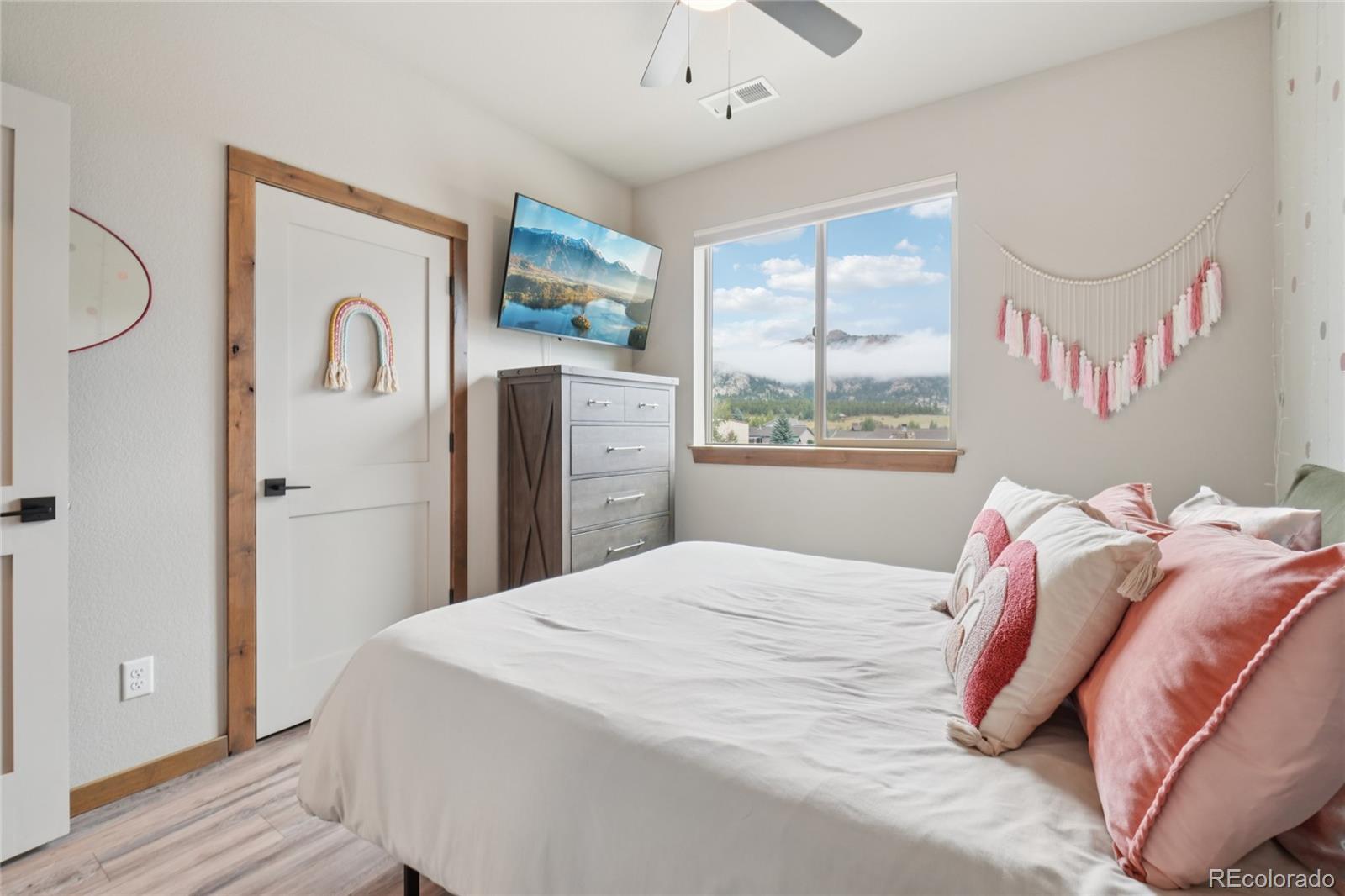 1700 Wildfire Road, Unit 301 Estes Park, CO 80517 - Photo 26 of 38 a bedroom with a large bed and a window