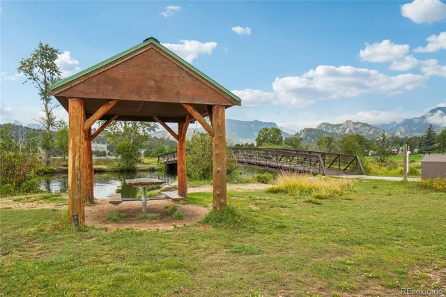 a picture of a wall with a white wall and a picture