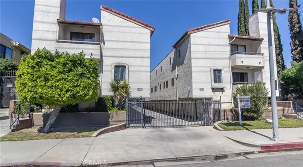 $525,000 | 13203 Vanowen Street, Unit 8, North Hollywood, CA 91605