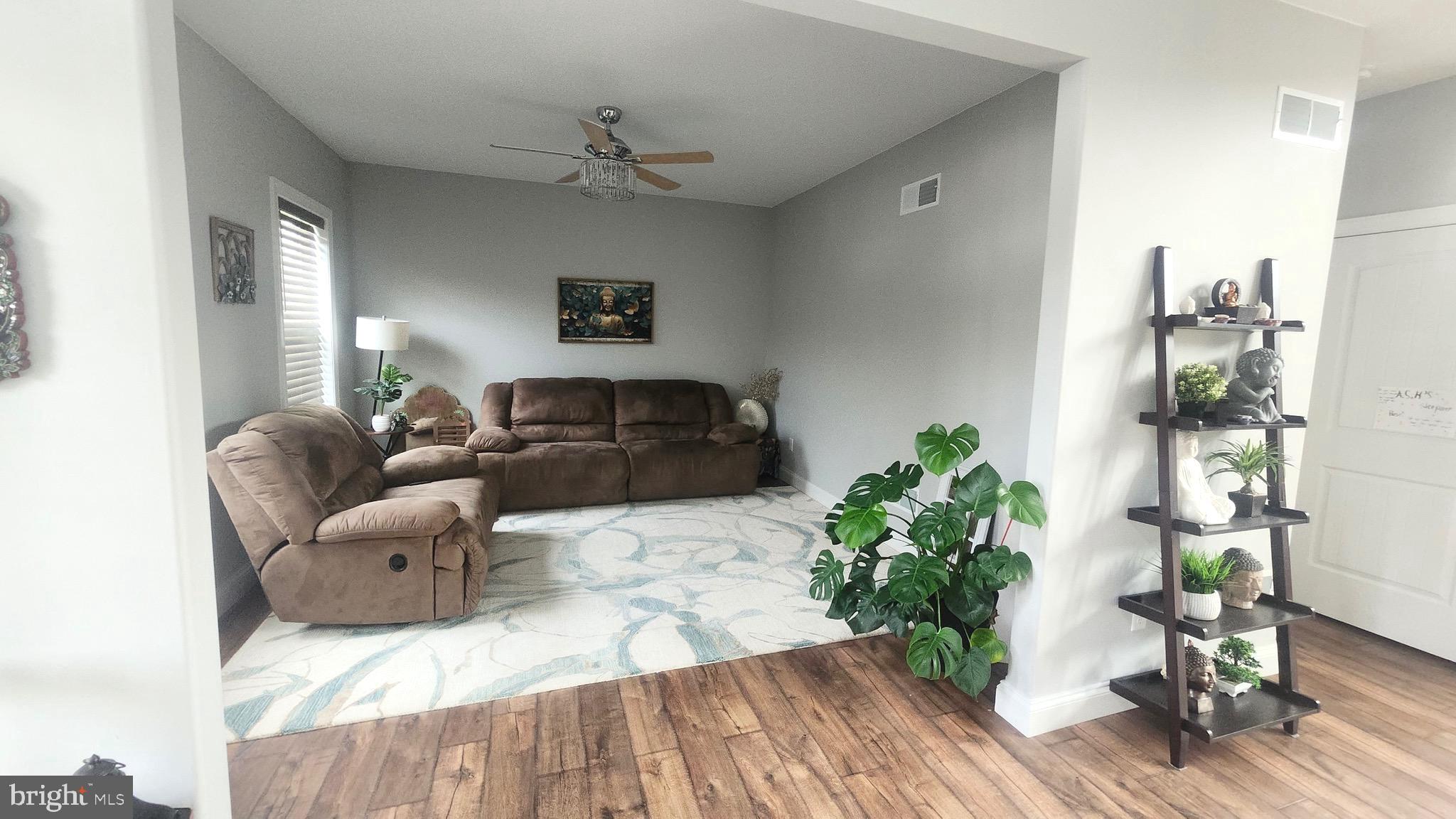 2510 Somerset Road Chambersburg, PA 17202 - Photo 11 of 32 a living room with furniture and a potted plant