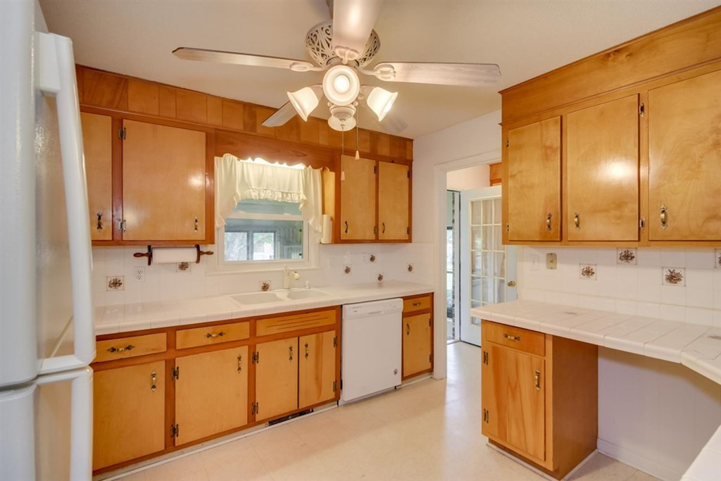 280 Marcia Street Williston, SC 29853 - Photo 13 of 33