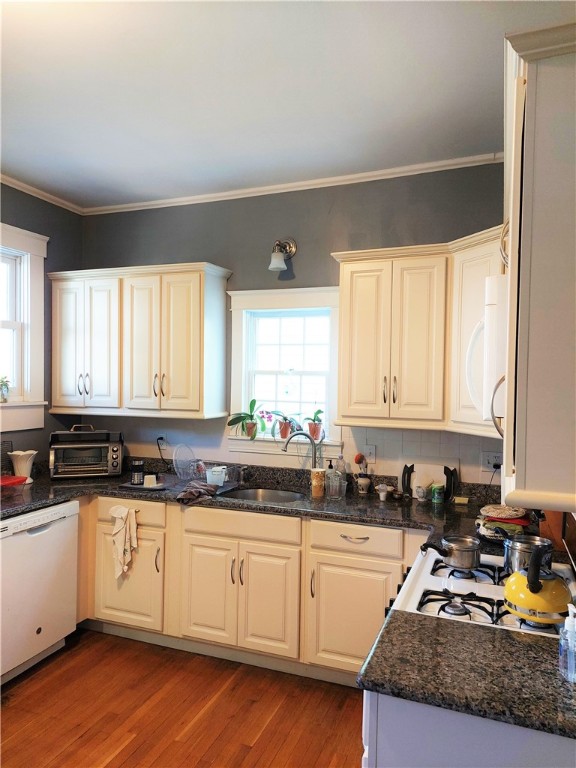 210 High Street Bristol, RI 02809 - Photo 13 of 30 1st fl