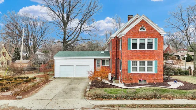 $489,900 | 812 West Delaware Avenue, Urbana, IL 61801