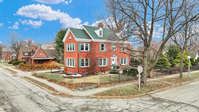 $489,900 | 812 West Delaware Avenue, Urbana, IL 61801