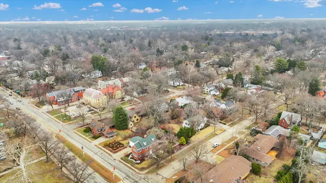 $489,900 | 812 West Delaware Avenue, Urbana, IL 61801