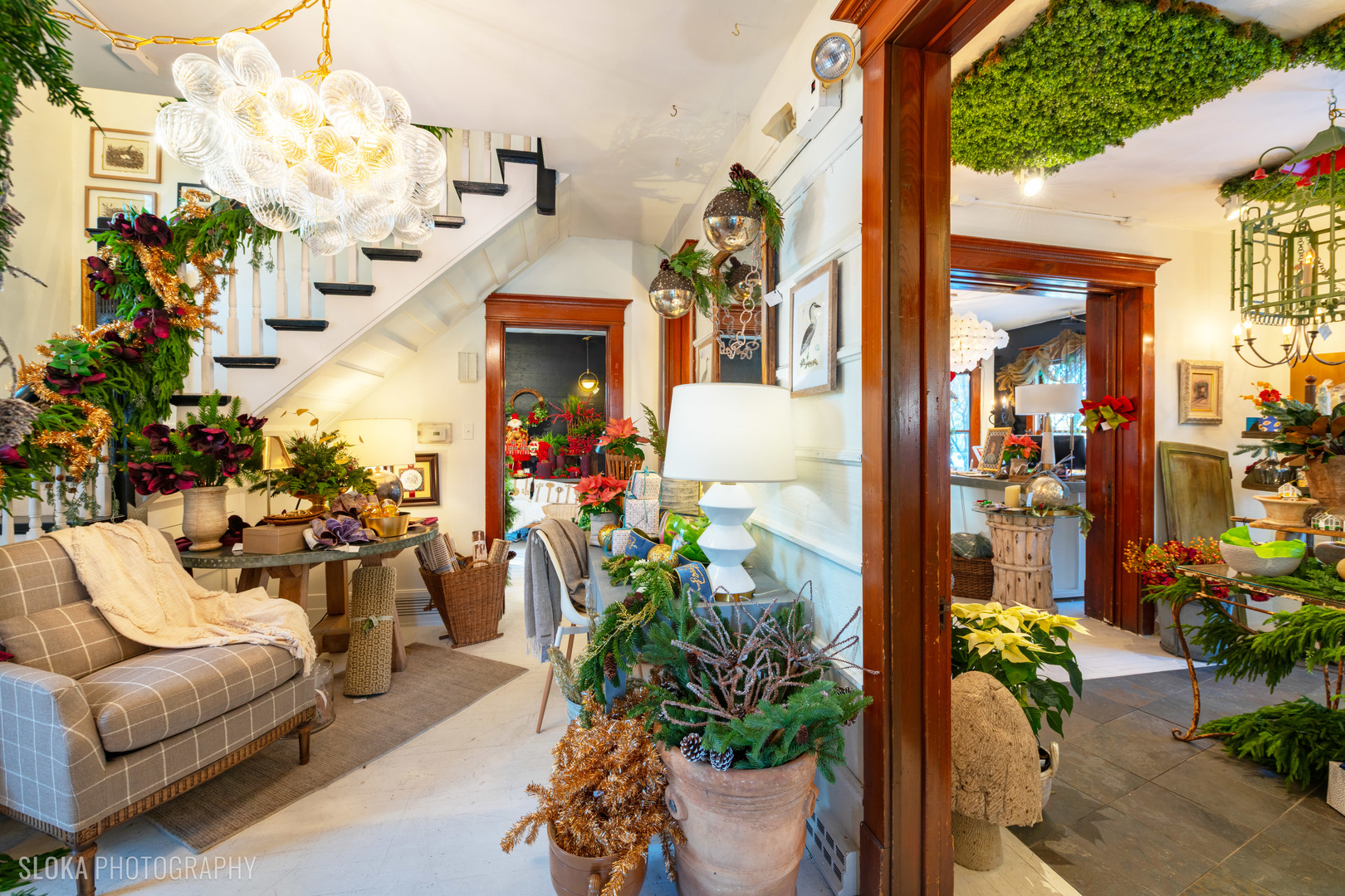 428 West State Street Geneva, IL 60134 - Photo 24 of 61 a view of living room filled with furniture and flowers