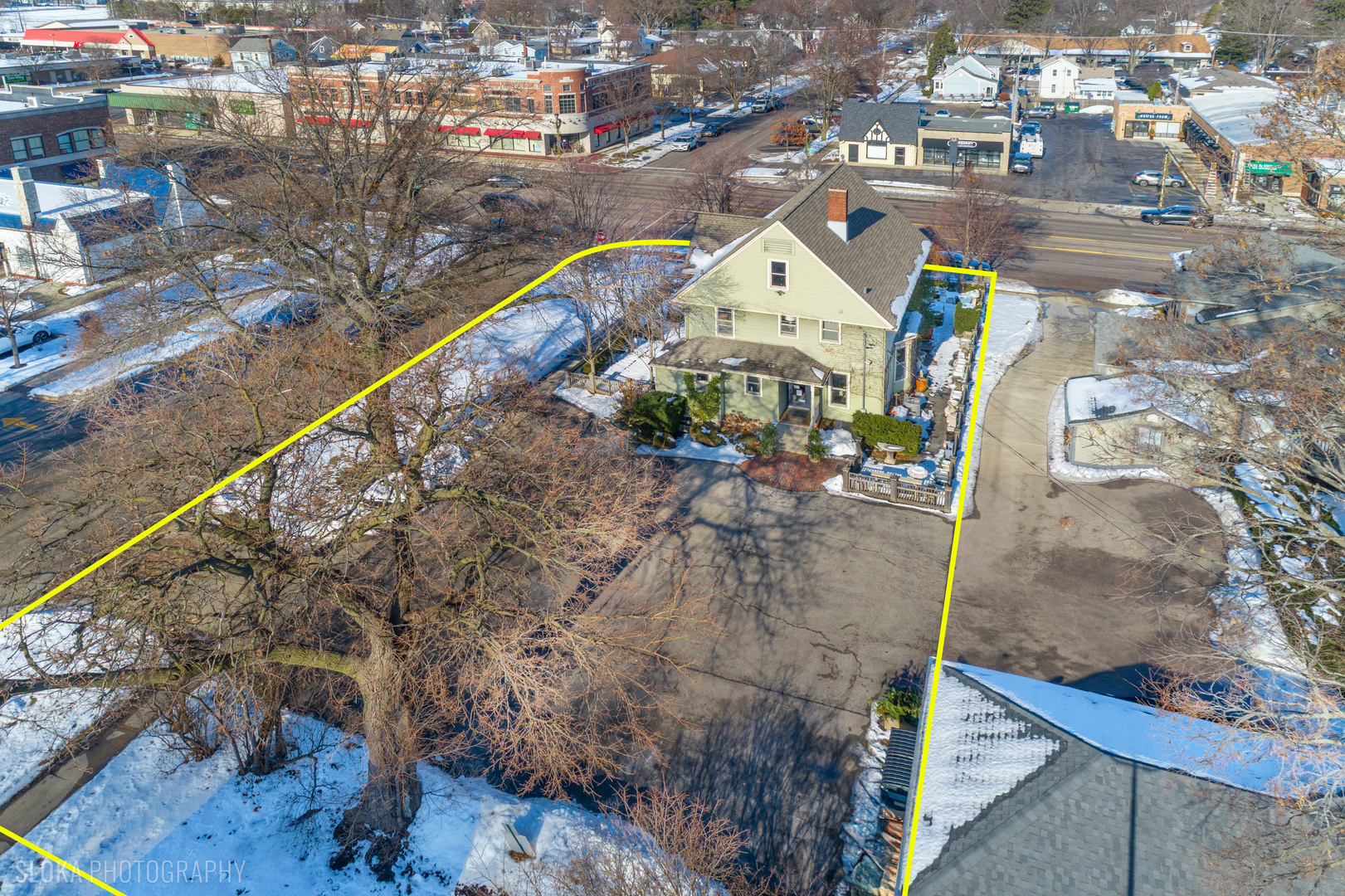 428 West State Street Geneva, IL 60134 - Photo 3 of 61 a view of a city from a terrace