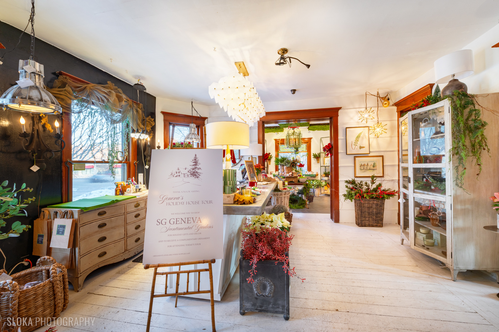 428 West State Street Geneva, IL 60134 - Photo 32 of 61 a view of a livingroom with furniture and staircase