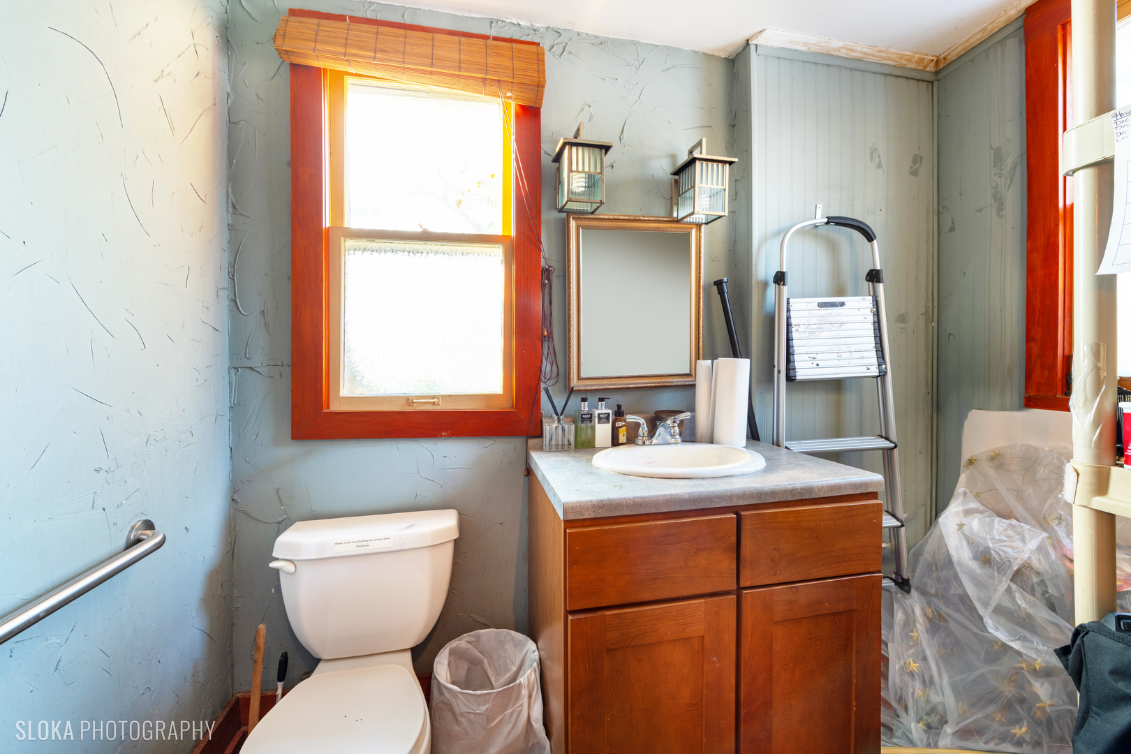 428 West State Street Geneva, IL 60134 - Photo 36 of 61 a bathroom with a toilet sink and mirror