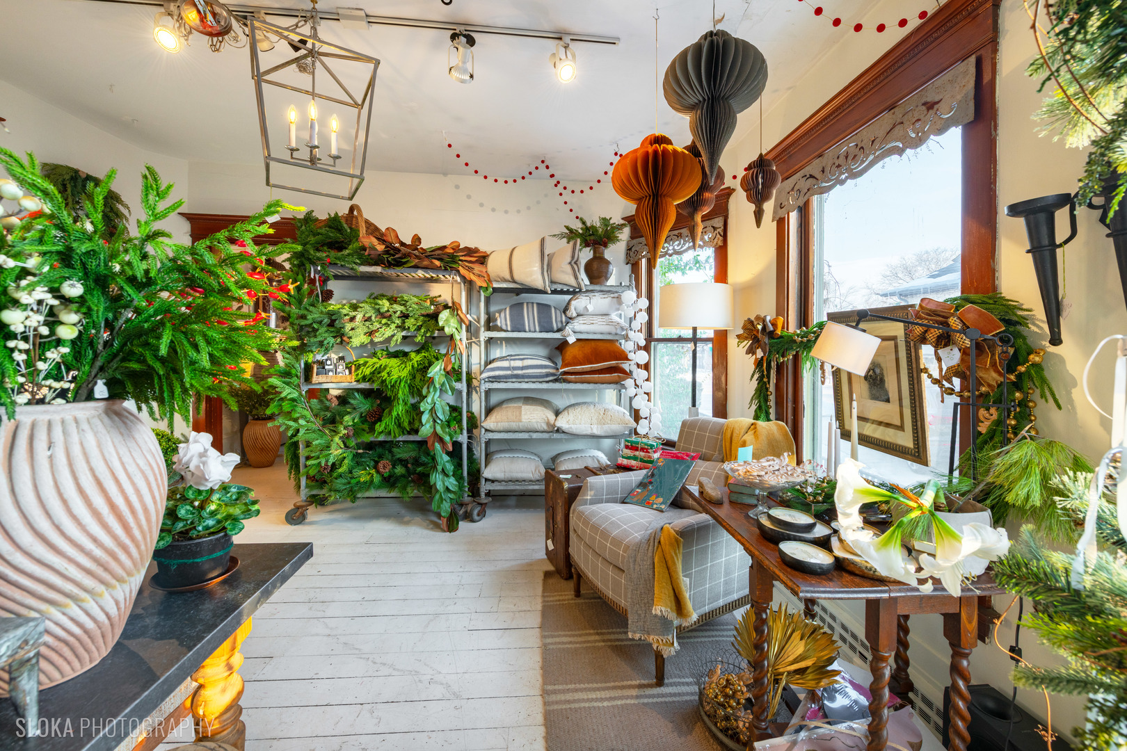 428 West State Street Geneva, IL 60134 - Photo 39 of 61 a view of a chairs and table in the patio