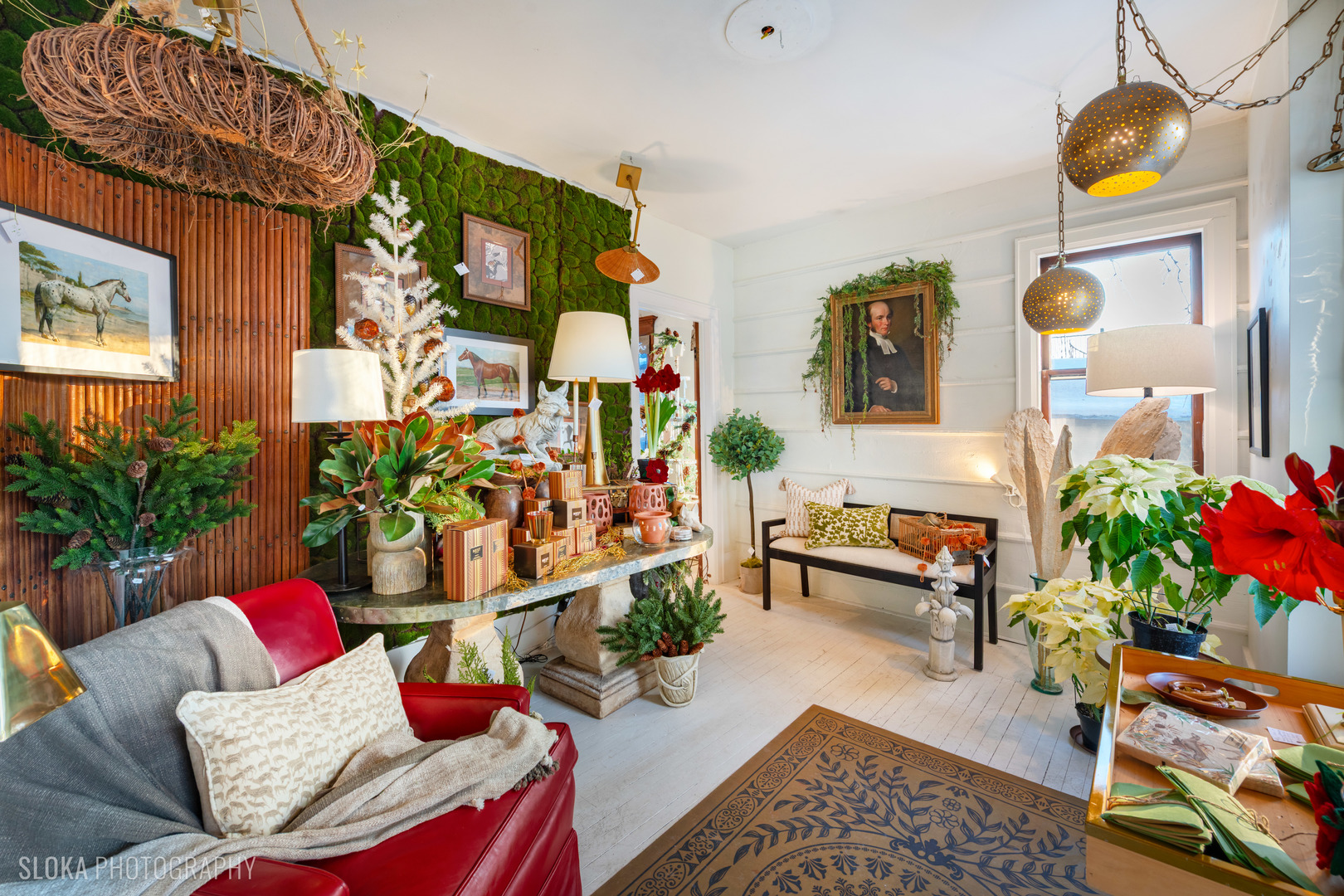 428 West State Street Geneva, IL 60134 - Photo 41 of 61 a living room filled with furniture and a potted plant