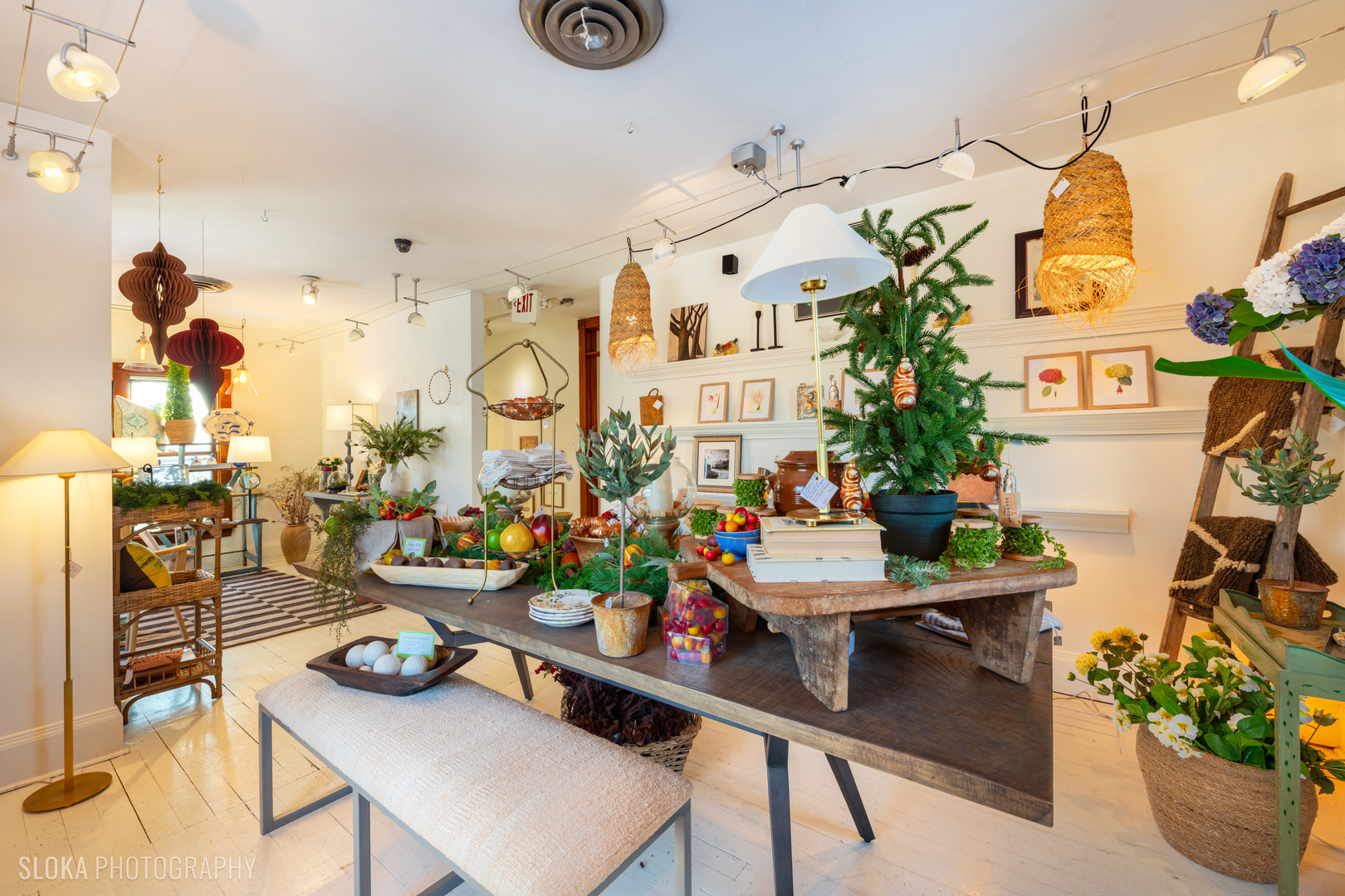 428 West State Street Geneva, IL 60134 - Photo 44 of 61 a room with furniture and a chandelier