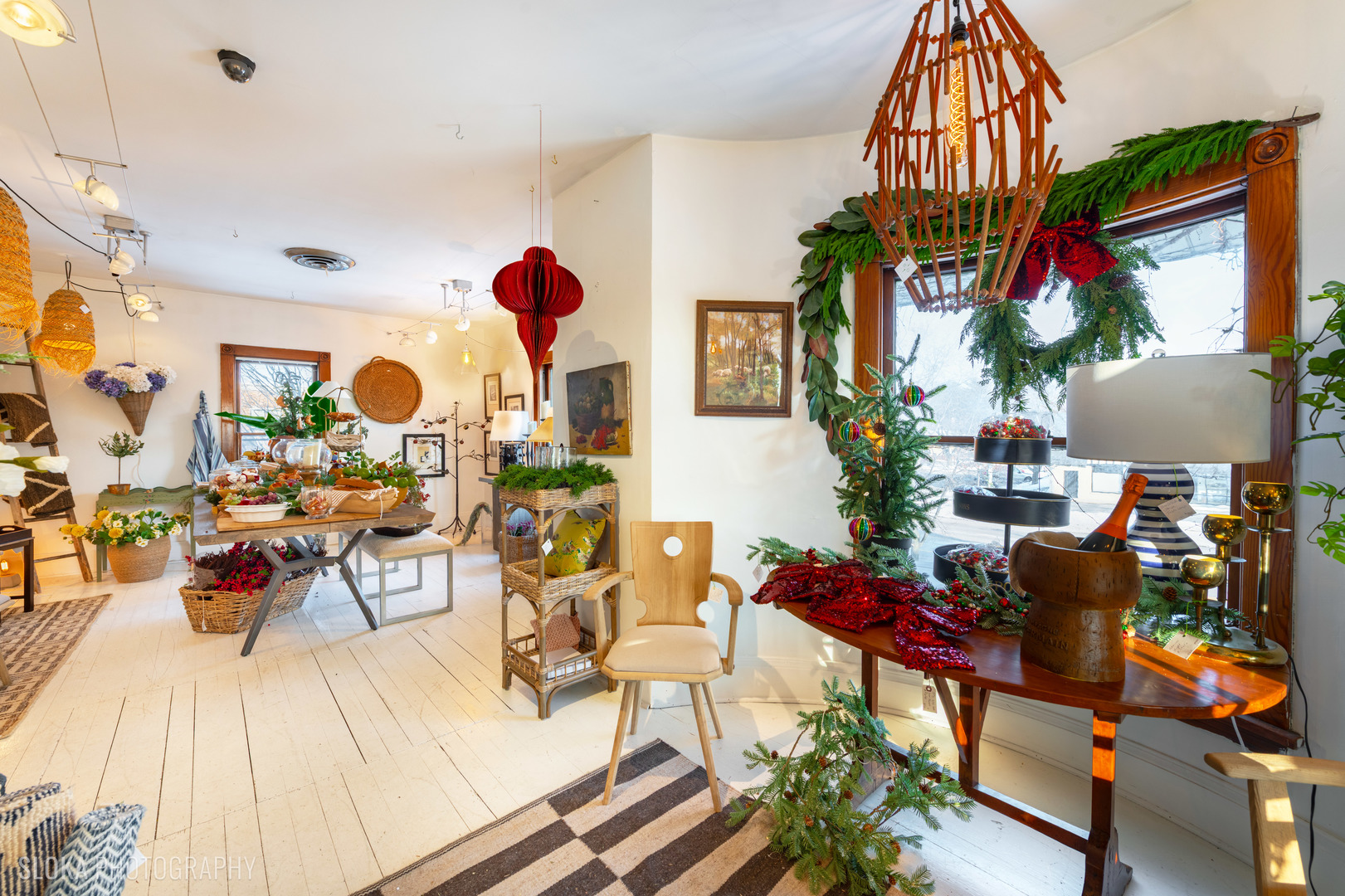 428 West State Street Geneva, IL 60134 - Photo 47 of 61 a living room filled with furniture
