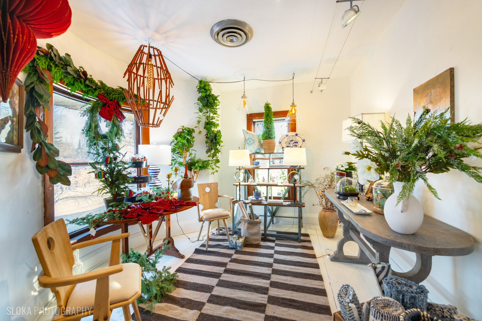 428 West State Street Geneva, IL 60134 - Photo 48 of 61 a dining room with furniture a potted plant and wooden floor