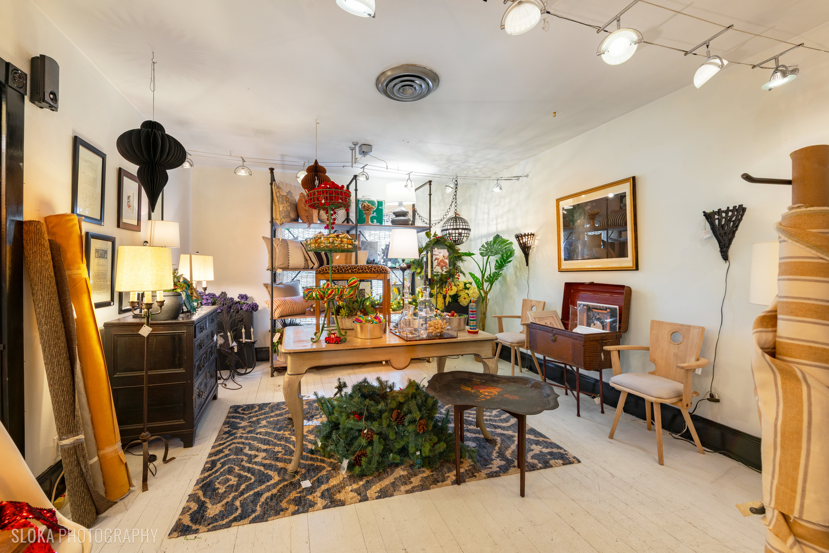 428 West State Street Geneva, IL 60134 - Photo 54 of 61 a living room with fireplace furniture and a flat screen tv