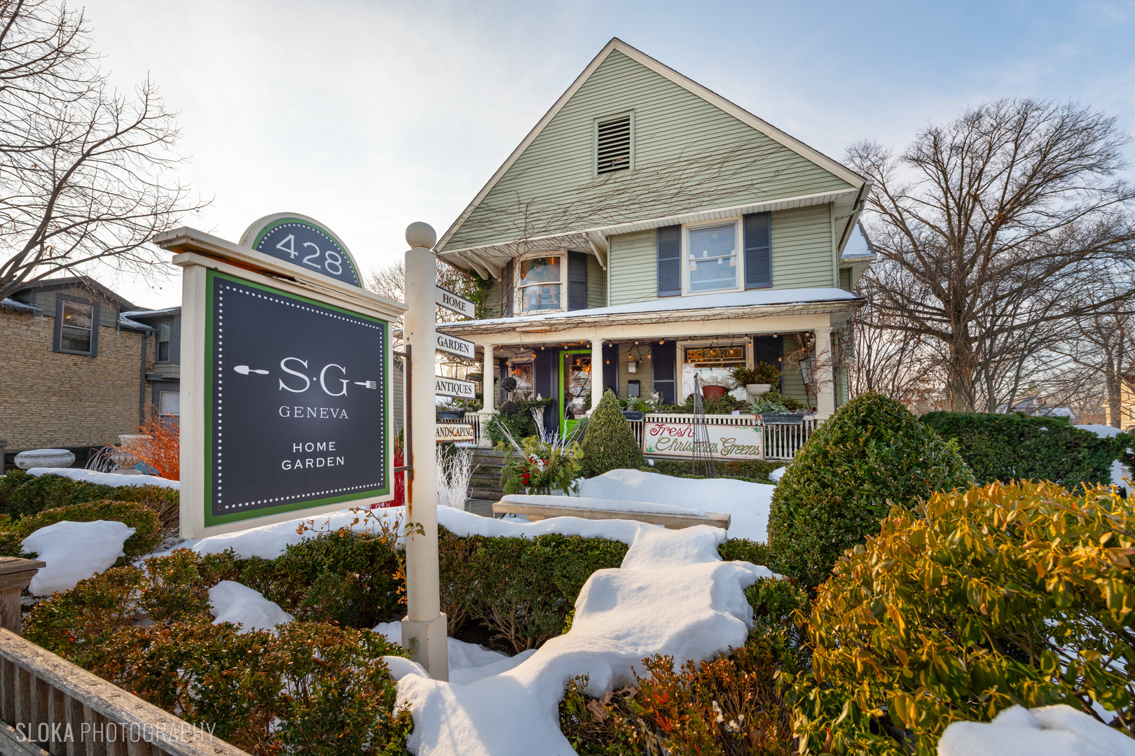428 West State Street Geneva, IL 60134 - Photo 8 of 61 a front view of a house with garden