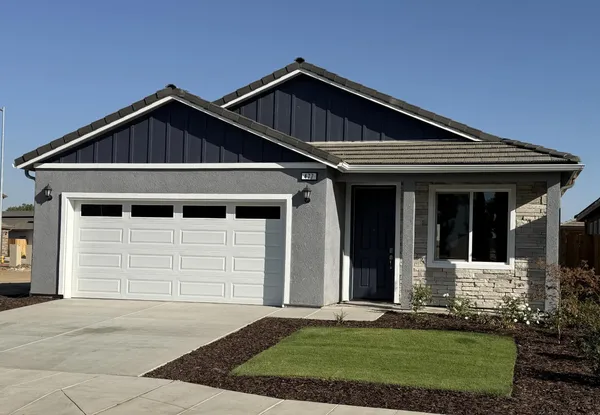 $458,112 | 477 West Gibson Avenue, Clovis, CA 93612