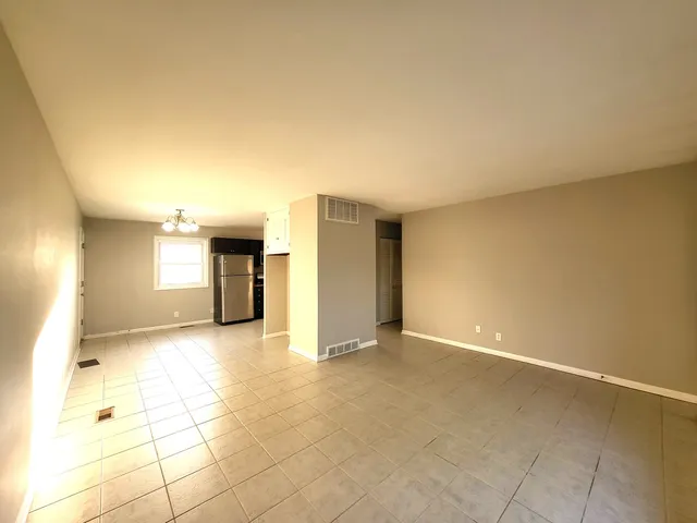 $289,000 | 120 South Chestnut Drive, Streamwood, IL 60107