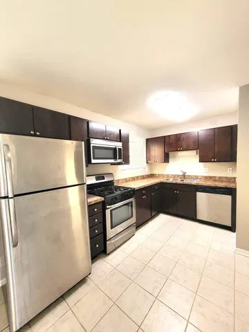 $289,000 | 120 South Chestnut Drive, Streamwood, IL 60107