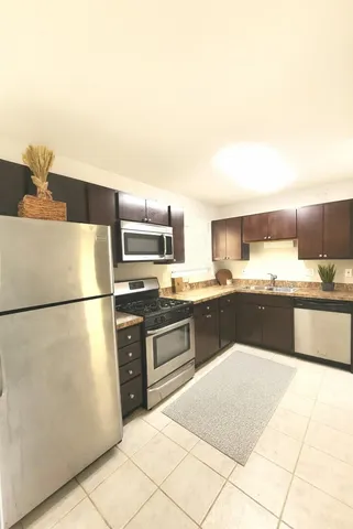 $289,000 | 120 South Chestnut Drive, Streamwood, IL 60107