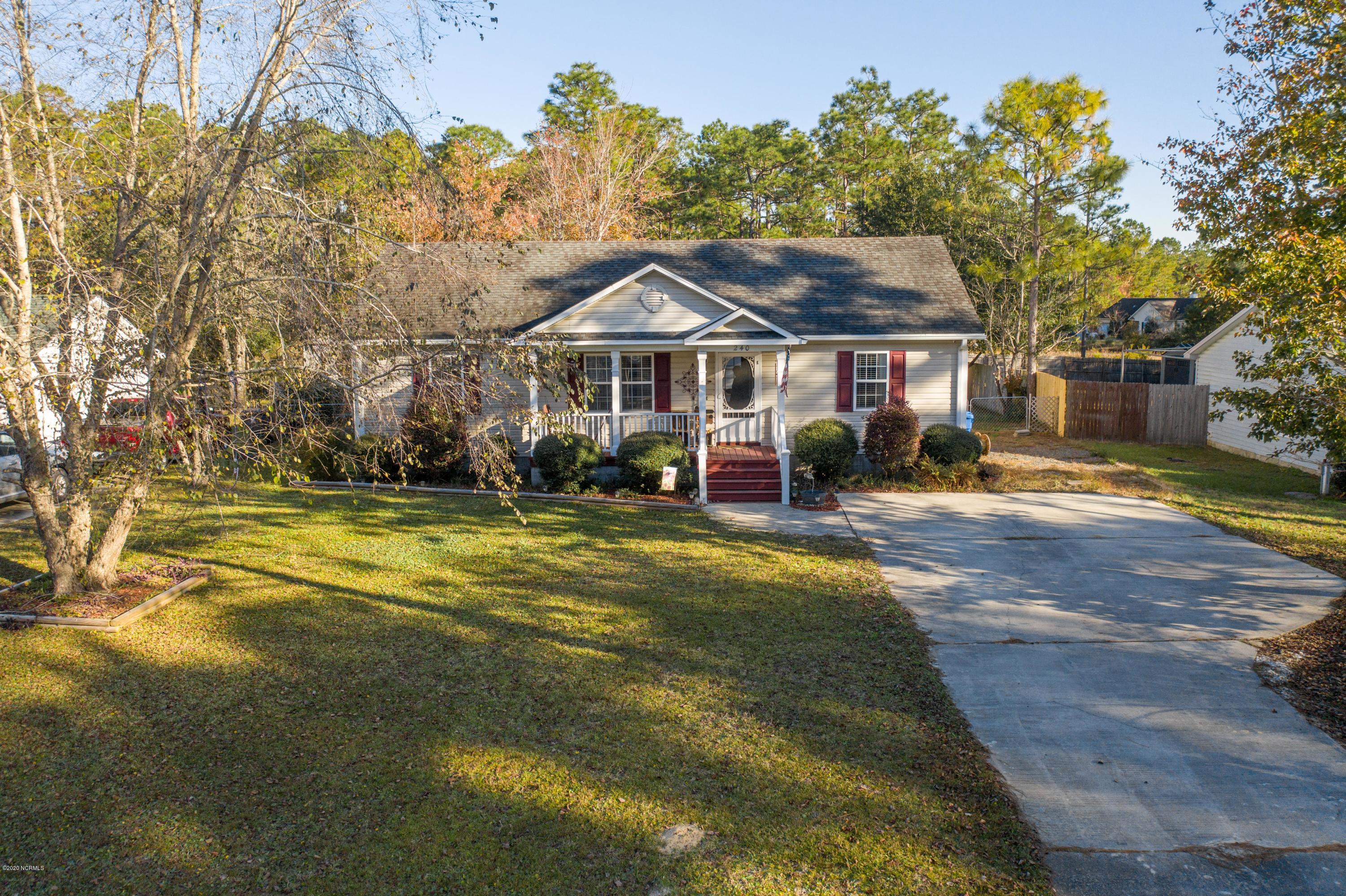 240 Crystal Road Southport, NC 28461 - Photo 4 of 33 240 Crystal Rd-25