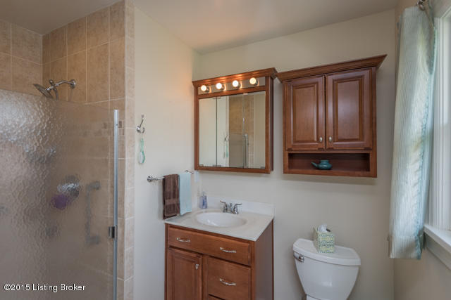 3710 Winchester Road Louisville, KY 40207 - Photo 21 of 33 Owner's Bath