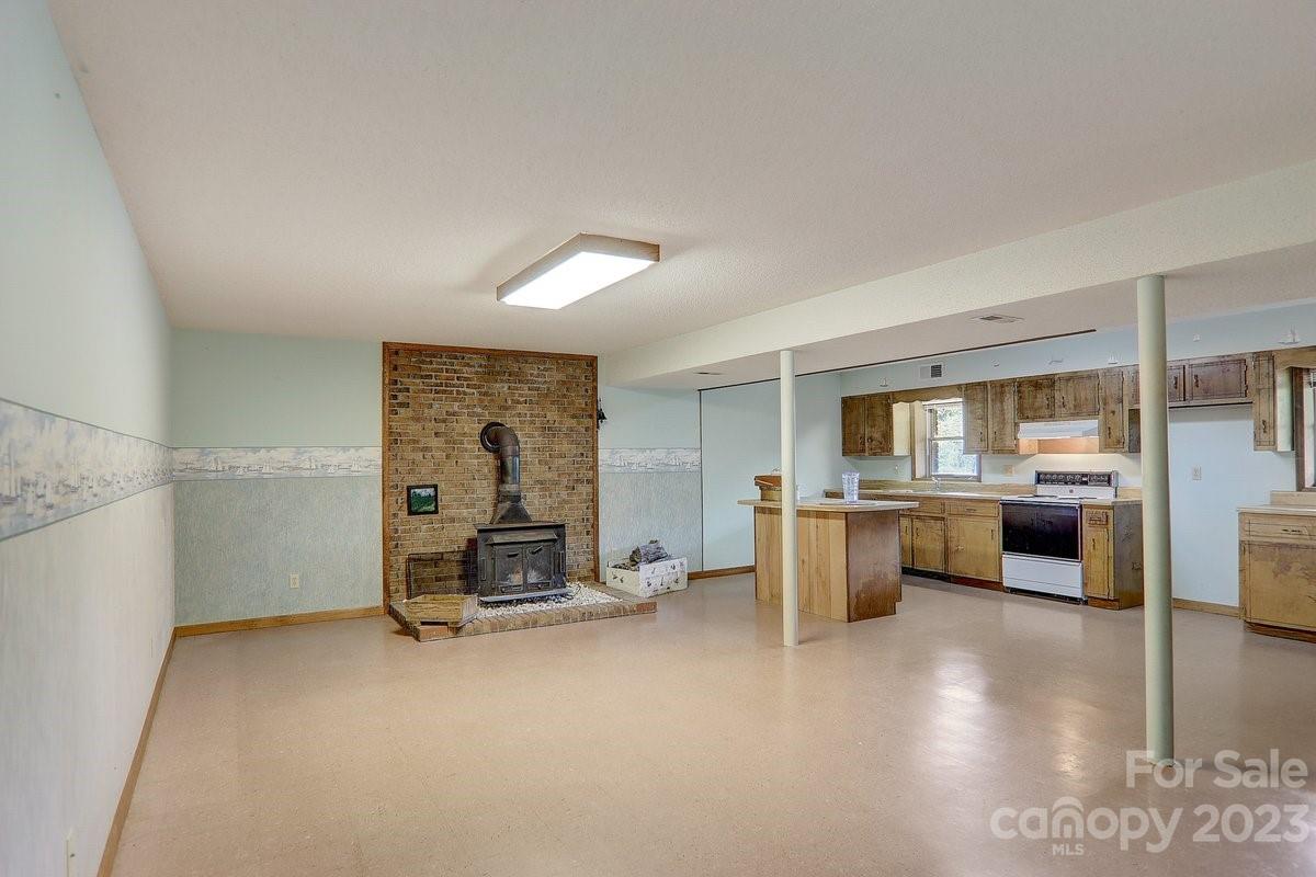 110 Oak Hill Road Candler, NC 28715 - Photo 28 of 37 a view of a room with gym equipment