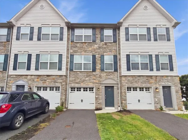 $2,650 | 1526 Brookstone Place, Hellertown, PA 18055