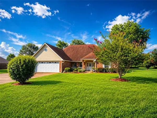 $284,500 | 126 Lancelot Drive, Mansura, LA 71350