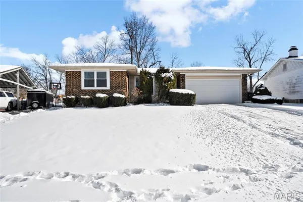 $220,000 | 946 Tree Trails Lane, Fenton, MO 63026