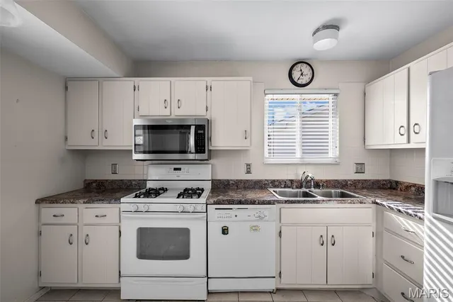 $165,000 | 946 Tree Trails Lane, Fenton, MO 63026