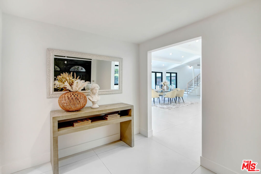 4166 Crisp Canyon Road Sherman Oaks, CA 91403 - Photo 9 of 54