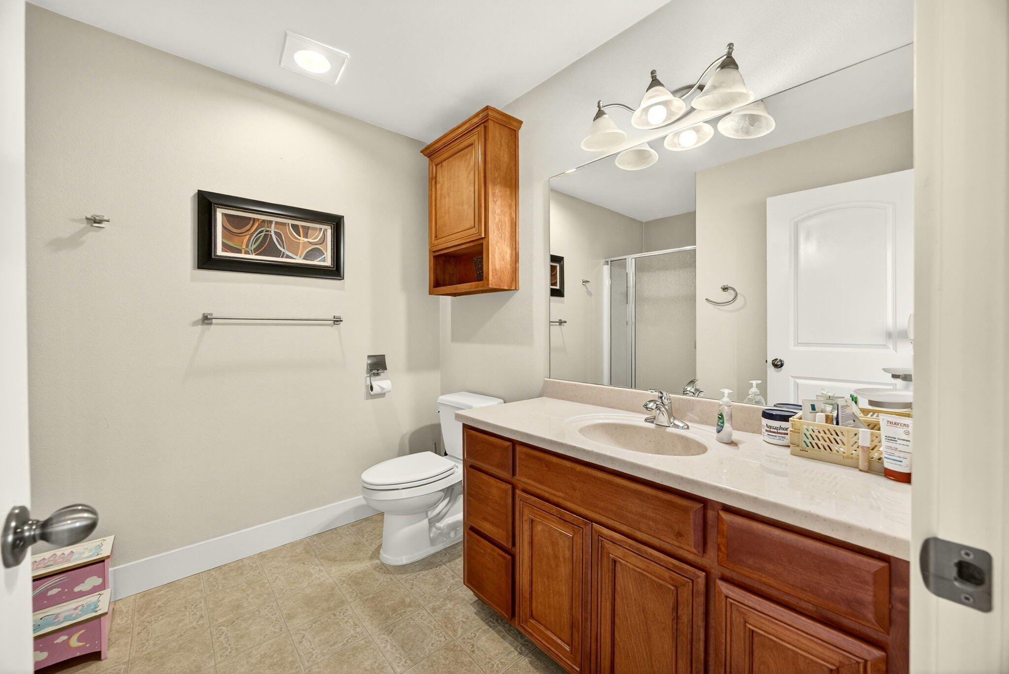 16 Portabello Way Eagle Point, OR 97524 - Photo 40 of 43 a bathroom with a toilet sink and mirror