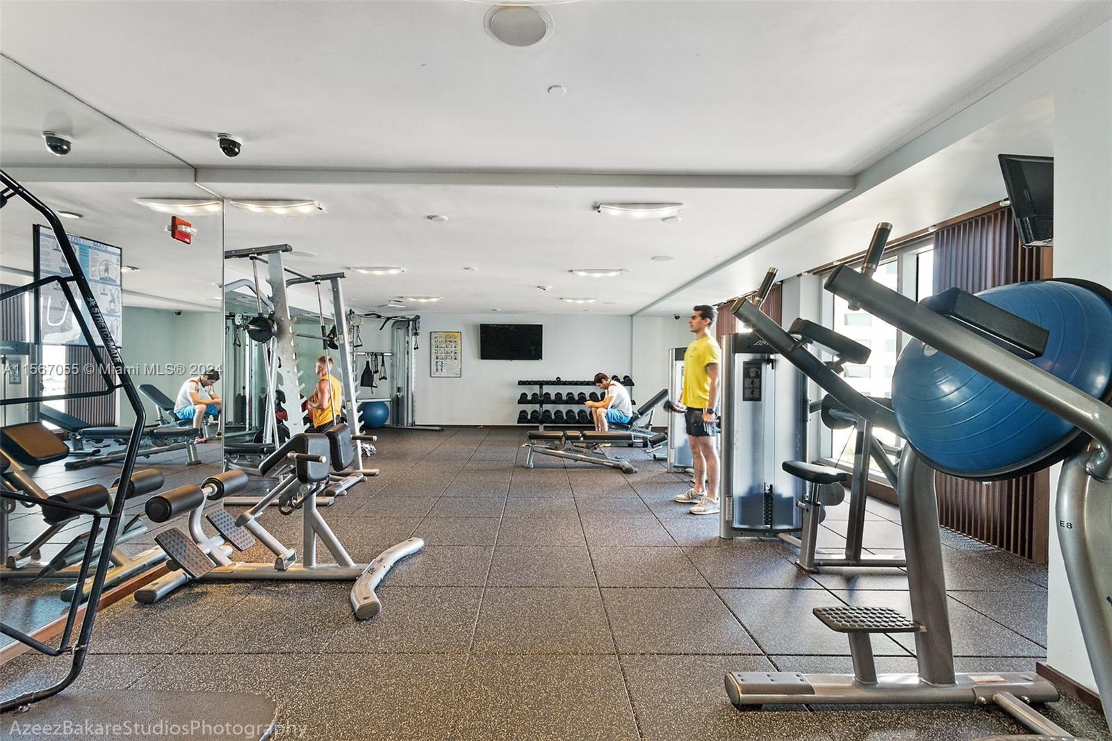 335 South Biscayne Boulevard, Unit 2703 Miami, FL 33131 - Photo 38 of 55 a view of a room with gym equipment