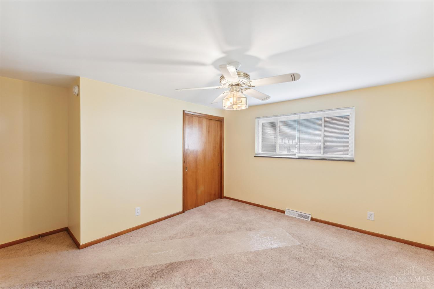 8318 Hendrickson Road Middletown, OH 45044 - Photo 14 of 41