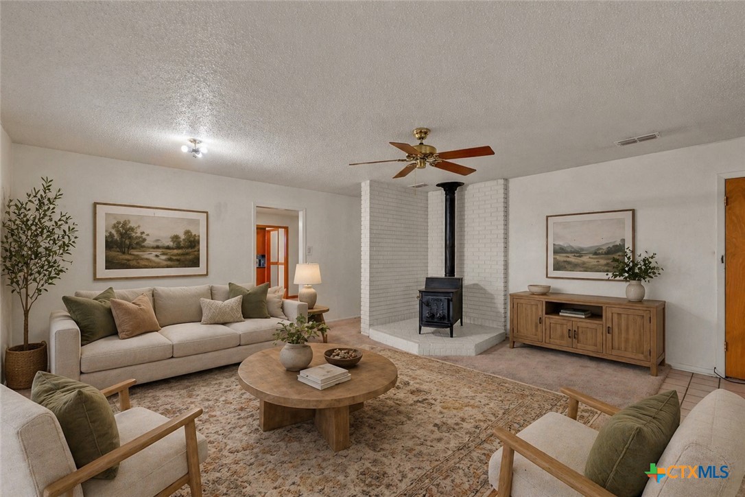 7634 Fox Trail Belton, TX 76513 - Photo 15 of 41 Virtually staged living room
