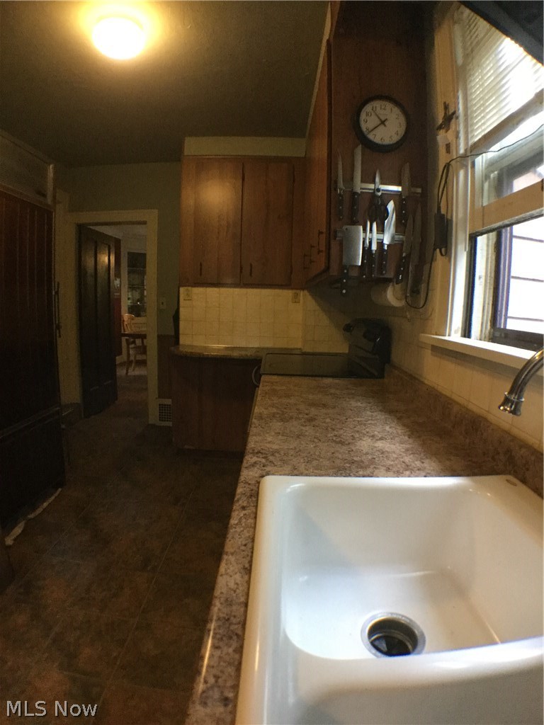3578 Cummings Road Cleveland, OH 44118 - Photo 11 of 21 Gallery Image 11