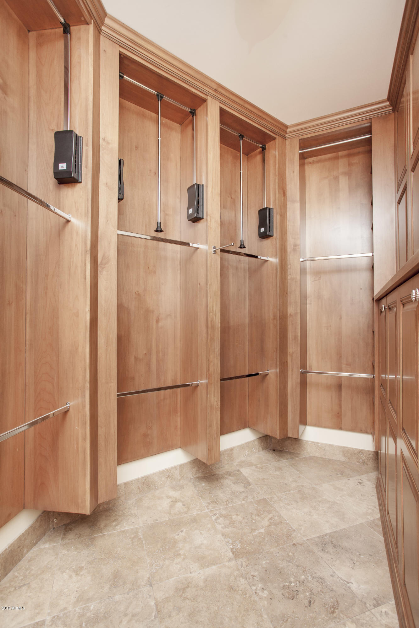 5112 East Rockridge Road Phoenix, AZ 85018 - Photo 13 of 36 Master Closet 2