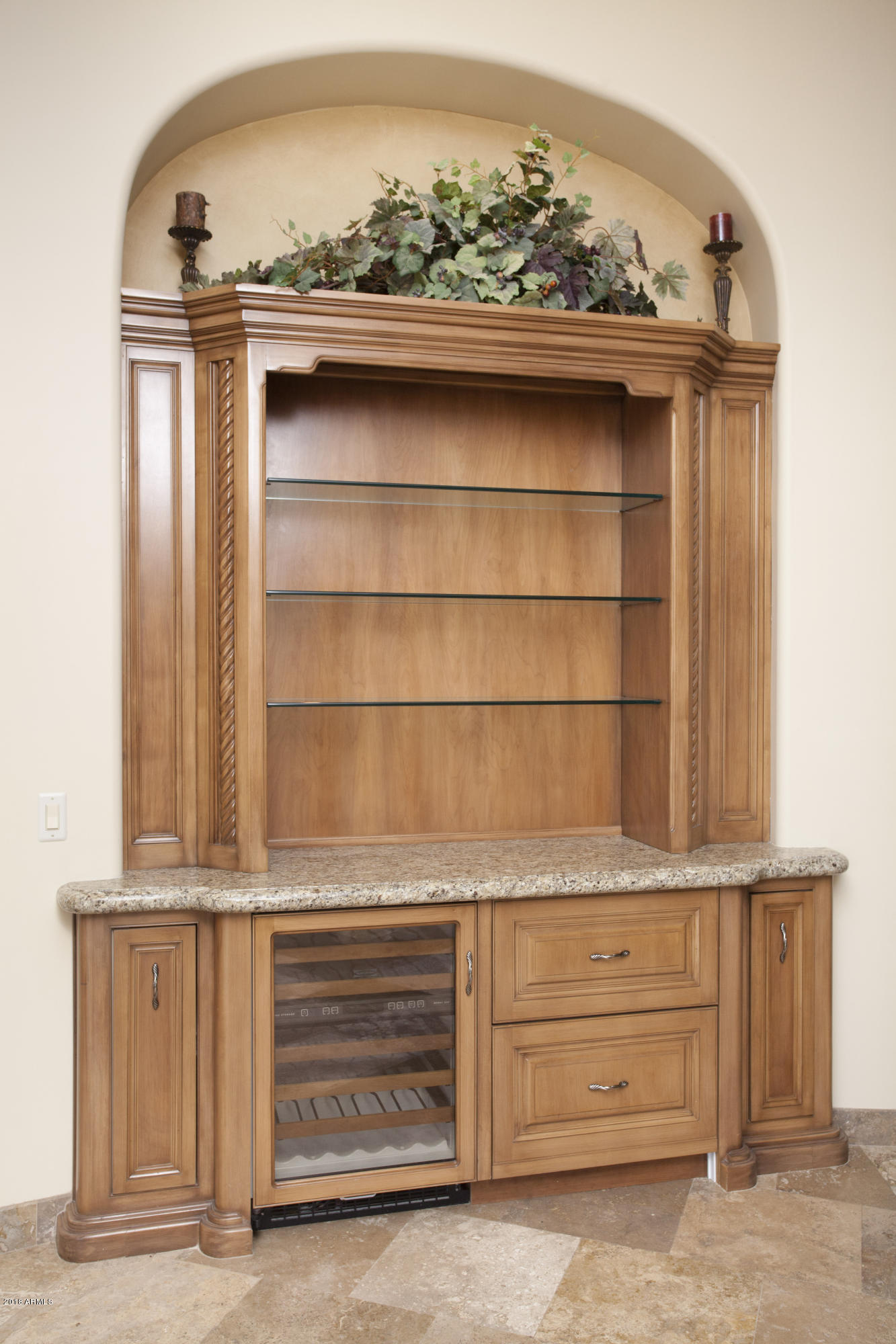 5112 East Rockridge Road Phoenix, AZ 85018 - Photo 26 of 36 Bar & Beverage Center