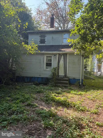 a view of house with yard
