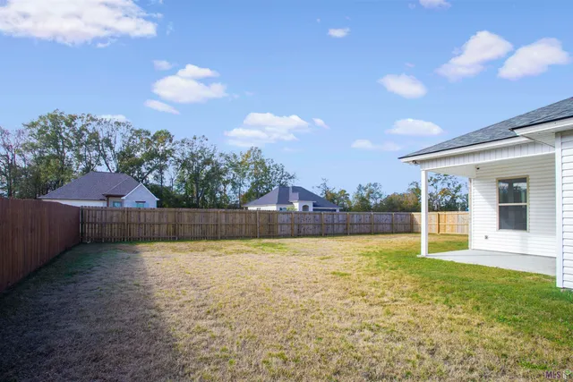 $2,300 | 825 Mano Myrtle Drive, Gonzales, LA 70737