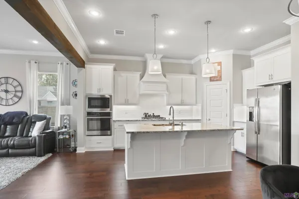 $2,300 | 825 Mano Myrtle Drive, Gonzales, LA 70737