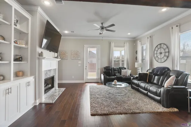 $2,300 | 825 Mano Myrtle Drive, Gonzales, LA 70737