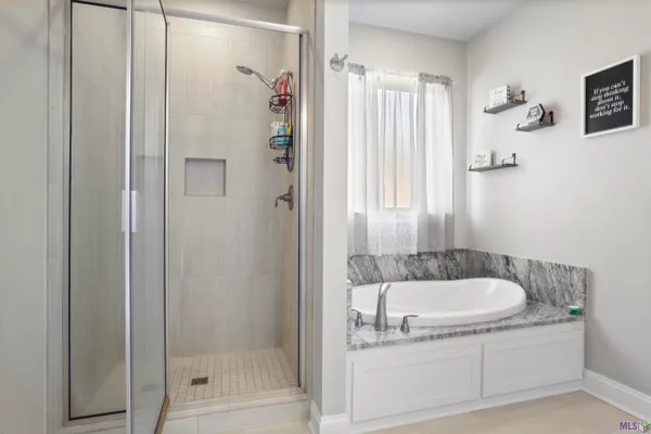 $2,300 | 825 Mano Myrtle Drive, Gonzales, LA 70737